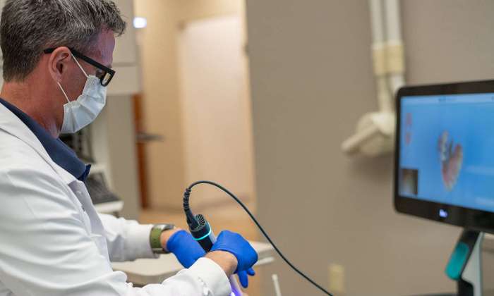 3D intraoral scanner in use at Dental Solutions